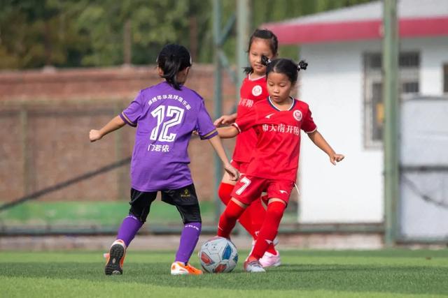 卡尔谈篮球裁判沟通：理解与耐心是关键